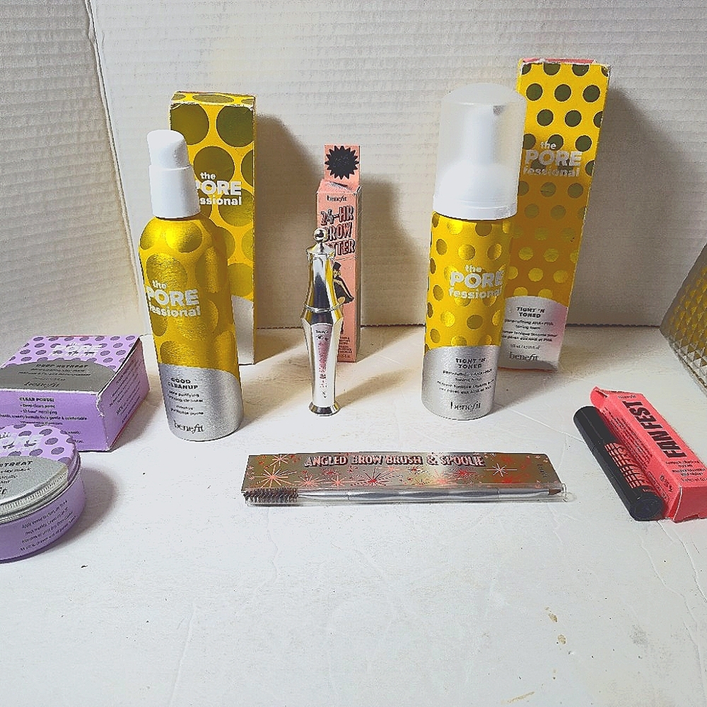 Benefit skin care and Make-up Lot with Make up Bag Brand New